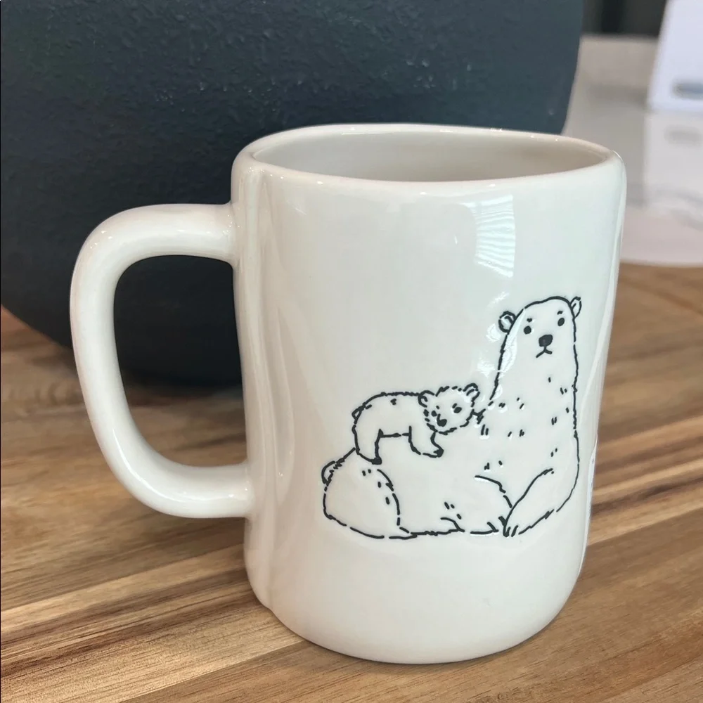 Cute. MAMA🐻 Rae Dunn Mug..